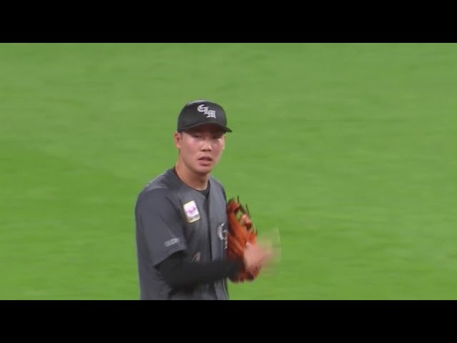 【4回裏】これぞプロ!! マリーンズ・友杉篤輝 三遊間の打球を上手く処理し投手を助ける!!   2024年8月13日 北海道日本ハムファイターズ 対 千葉ロッテマリーンズ