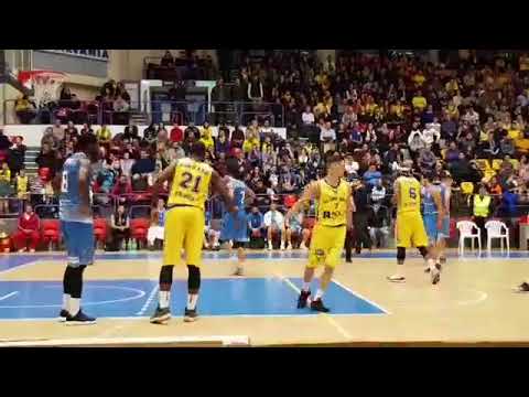 Finalul meciului CSU SIBIU vs SCM U CRAIOVA. Scor final 108-90. Detalii pe www.oradesibiu.ro