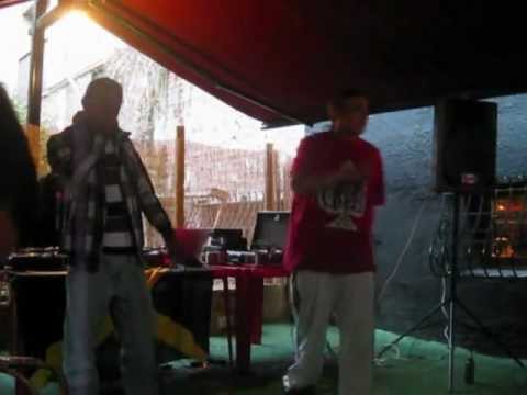 2 ALAS j.r.ll.b ft fucking gipsy DIRECTO VILLAVICIOSA (la bodega) SABIOS DEL HOOD 2012