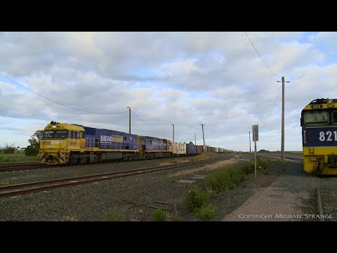 Pacific National 5MA5 Freight Train Passes Stabled 8210 - PoathTV Australian Railways