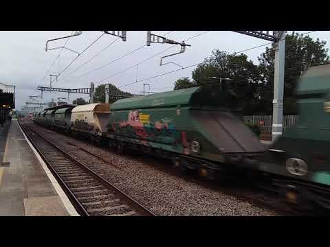 Twyford Class 66 Freightliner Heavy Hauling the Graffiti Stone wagon express