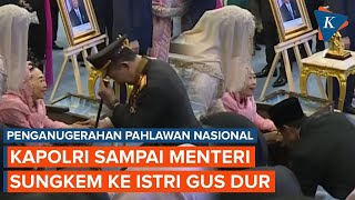 Download lagu Momen Kapolri hingga Gus Ipul Berlutut Salami Istri Gus Dur di Penganugerahan Pahlawan mp3