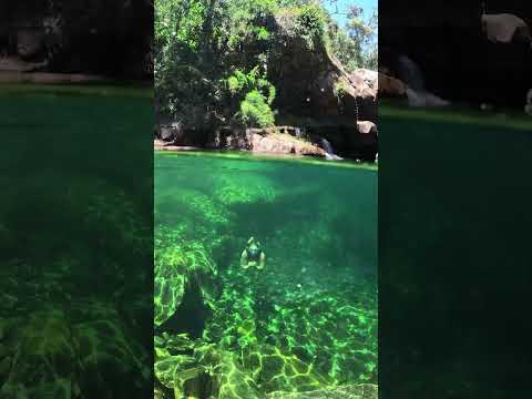 As águas verde esmeralda do Poço das Antas em Rio Claro, Iúna/ES. Região do Caparaó.