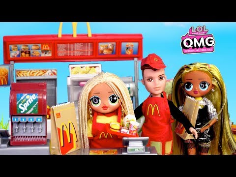 LOL OMG Dolls Work in Barbie Restaurant & Travel Packing Routine
