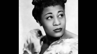 Ella Fitzgerald sings Stardust with chest / contralto placement