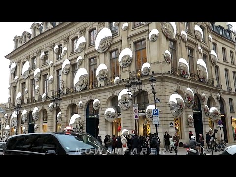 LOUIS VUITTON x Yayoi Kusama 🇯🇵 Mirrors of Polka Dots outside Place Vendôme Store, Paris 23.01.2023