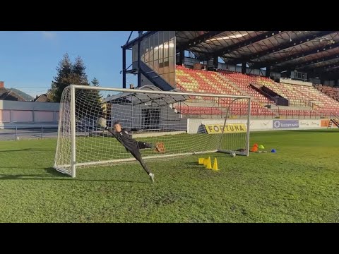 Pascal Poláček (U14) na tréningu brankárov