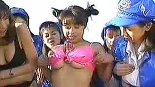 中山あい　ミニスカポリス　巨乳で缶をつぶす