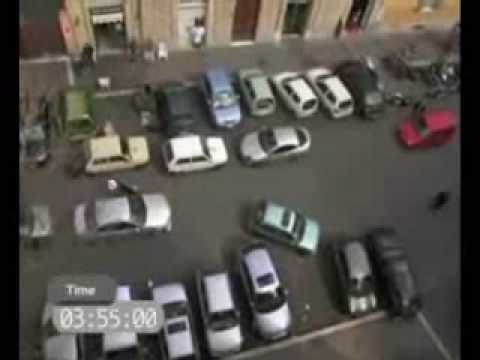 Frau am Steuer / Frauen beim Einparken