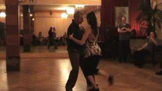 Video thumbnail for Tango Argentino práctica Karin Solana & Ivan Bertazzo 19.08.2009