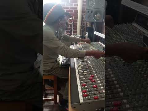 RAS MUFFET,M.ITAL ROOTS INJECTION STUDIO