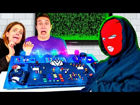 ENTRIAMO NEL LABORATORIO SEGRETO DELLA SPIA HACKER!!