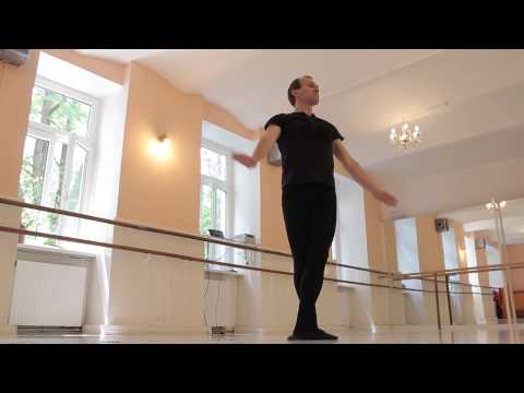 Grand jete en tournant en attitude