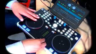 Video thumbnail for Vestax VCI-300 DJ Controller Scratching by Audio Ad