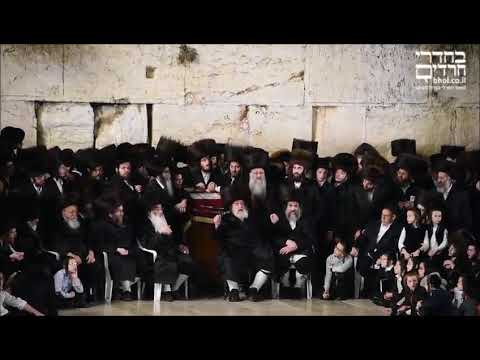 Viznitz Rebbe Visits The Kosel Isru Chag Sukkos 5782