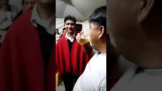 tradición indígena cogida de padrino para el bautizo familia ilaquichi y Vega