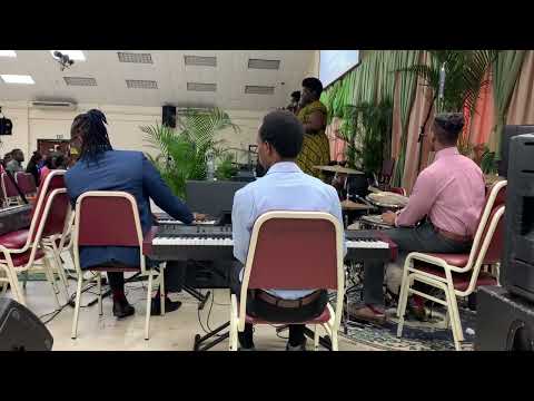 USC Praise Team set.