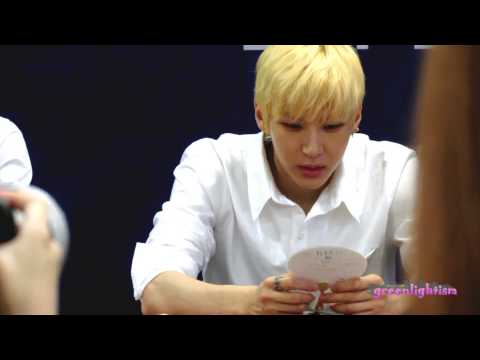 140615 VIXX Incheon Fan Sign - Leo Keeps Playing a Fan
