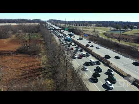 01-27-2023 Louisville, KY - Semi Looses Load on I-64