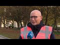 Niet de bladblazer, maar 'Mulchmachine' gaat de strijd aan met bladafval in Rotterdam