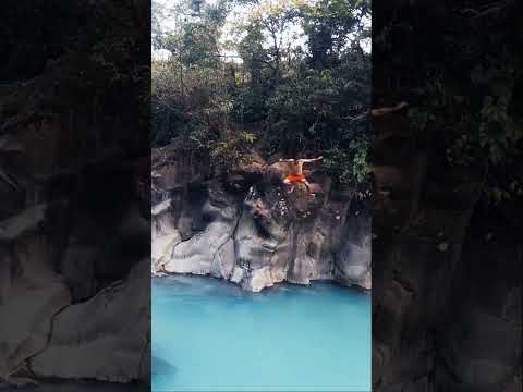 Salto a rio celeste #tour #nature #agua #costarica