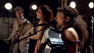 Radio Tutti de passage par les studios de France 3 pour Backstage