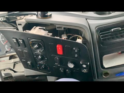 Разбор панели приборов Камаз 5490 neo/ замена клавиши и лампочки клавиши Аварийки/ ремонт