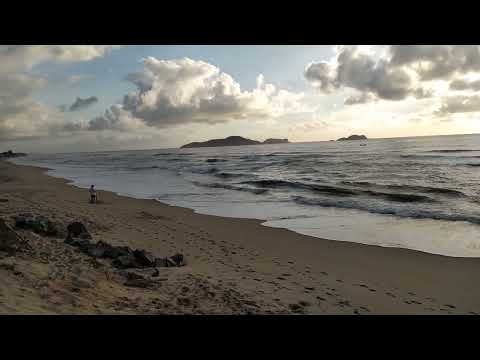 Sábado com ondas pequenas e sol em Balneário Barra do Sul SC 