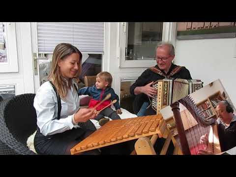 Muntipolka mit Julia,  Albert und Martin