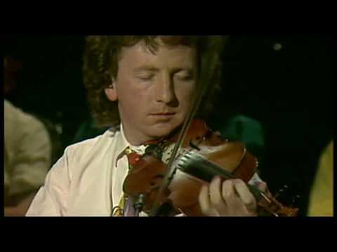 Frankie Gavin (fiddle)   Charlie Lennon (piano)