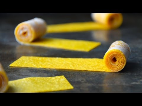 Easy Homemade Fruit Roll-Ups | Healthy Snacks