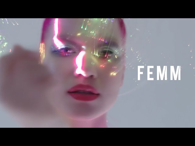 ドラマ主題歌決定で日本でも話題のFEMMが、仮想街/新東京を舞台にしたサイバーパンクなMV「Crawl Away」を公開! 2 YouTubeサムネイル
