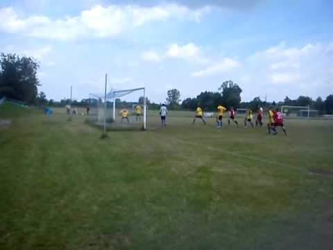 Mecz trampkarzy: GARBARNIA KURÓW - Orły Kazimierz Dolny (gol na 2:4)