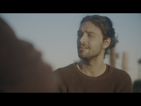 Alan Sutton y las criaturitas de la ansiedad - FIN DEL MUNDO (Official Video)