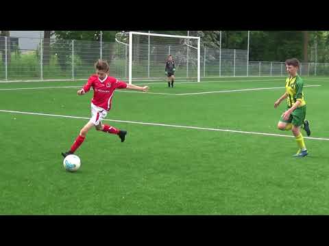 Eerste helft v.v. Brederodes JO12-1 - DOVO JO12-1