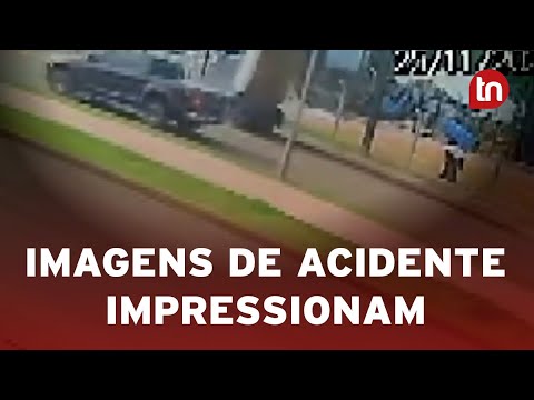 Estacionado e sem motorista, carro capota sozinho no Paraná; veja