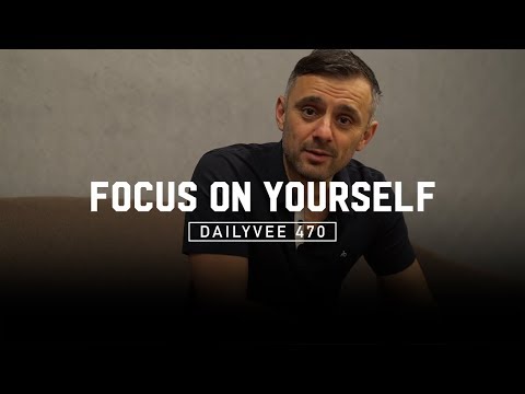 &#x202a;When Keeping Up With the Joneses Goes Wrong | DailyVee 470 in Manila&#x202c;&rlm;