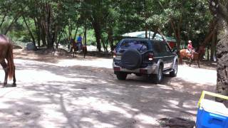 preview picture of video 'PinalitoCity: Rumbo A Jarabacoa 7 Parqueando Los Vehiculos.'