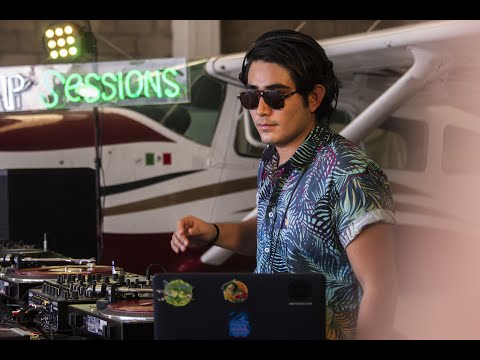 Sebastian Badi live at HANGAR, Paracaidismo lago for VIP SESSIONS