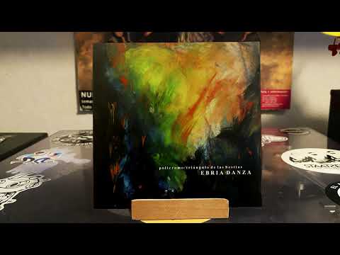 Ebria Danza - Camarera de blanco puñal