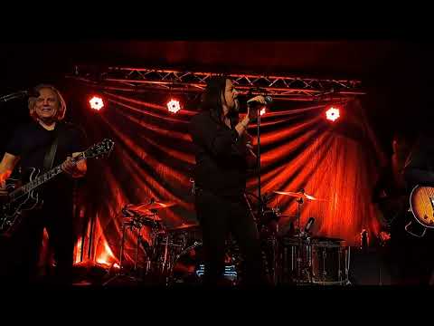 YÖ & Jay Lewis: Oikee enkeli, Live 10.11.2023 @ Hönö, Tampere