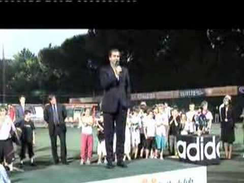 Il saluto finale di Luca Bergamini e Adriano Panatta