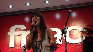 &#39;Hablas&#39; - Vanesa Martín. Acústico Madrid. Firma &#39;Crónica de un baile&#39;.