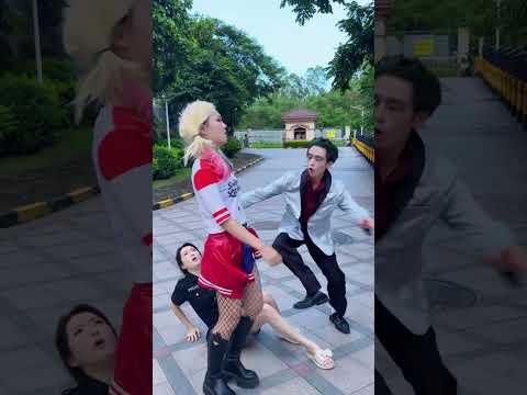 Harley Quinn doesn't allow the Joker to hug the second person#joker #shorts