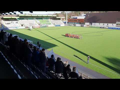 Hønefoss BK - FK Eik Tønsberg 4-0 spillerne kommer på banen på AKA Arena 30.10.2021