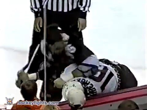 Andre Roy vs Kelly Buchberger