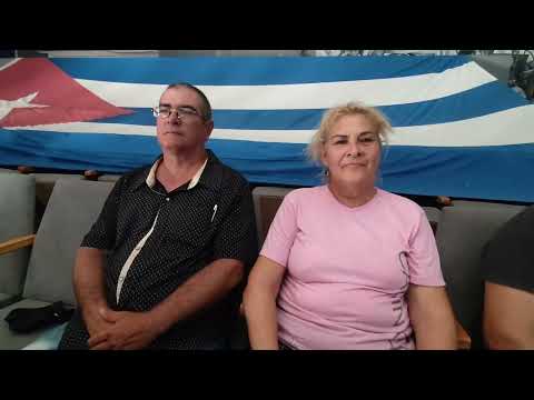Intercambio entre el primer ministro Manuel Marrero Cruz y sus electores en el municipio de Gibara.