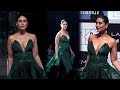 Kareena Kapoor Khan Stunning Ram Walk In LFW GRAND FINALE 2020