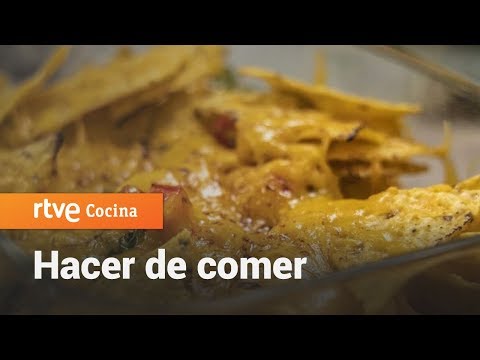 Cómo hacer Nachos con queso - Hacer de comer | RTVE Cocina