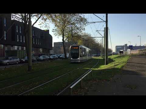 RET tram lijn 2 komt aan op halte Maashaven (omleiding)